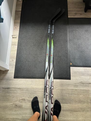 2 Pack New Senior Bauer Right Handed P28 77 Flex Vapor Hyperlite 2 Hockey Stick