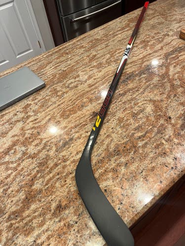 New Senior STX Right Handed Stallion HPR2 Hockey Stick