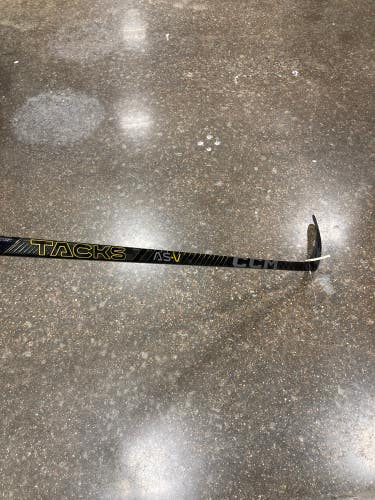 CCM Tacks AS-V INT Right Hand 65 Flex Hockey Stick P28