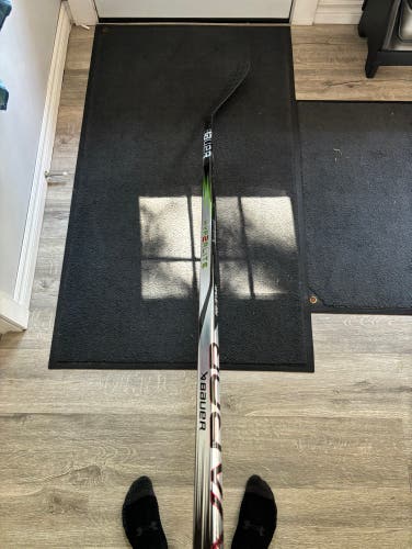 New Senior Bauer Right Handed P28 87 Flex Vapor Hyperlite 2 Hockey Stick