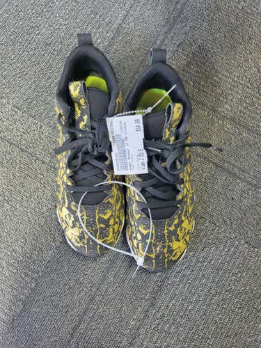 Used Under Armour Junior 03.5 Football Cleats