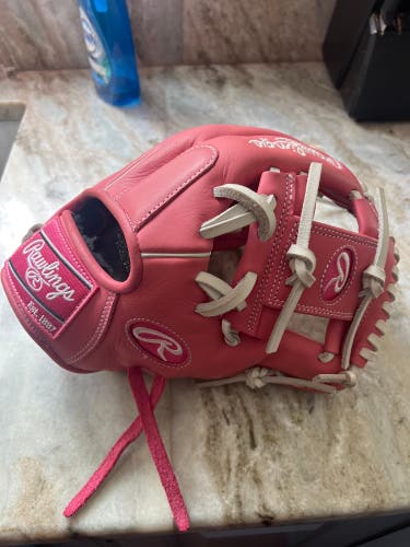 Used 2023 Right Hand Throw 11.5" Gold Glove Elite Baseball Glove