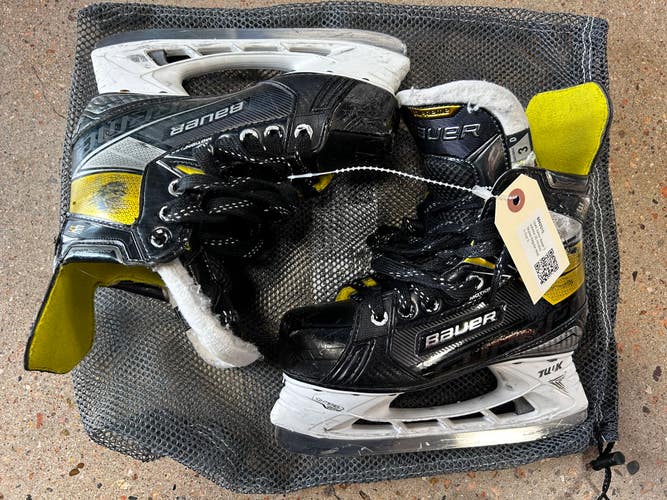 Used Junior Bauer Supreme 3S Hockey Skates Regular Width Size 3