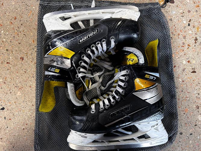 Used Intermediate Bauer Supreme S37 Hockey Skates Regular Width Size 5