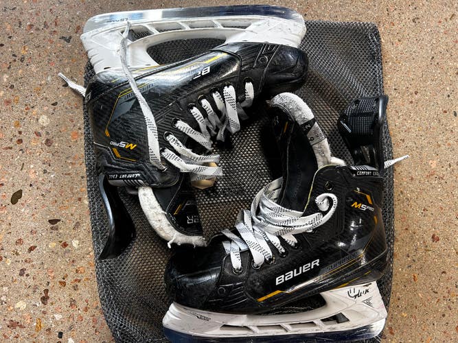 Used Intermediate Bauer Supreme M5 Pro Hockey Skates 6 Fit 2