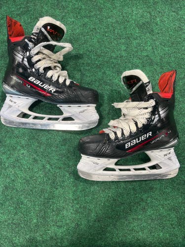 Used Intermediate Bauer Vapor X4 Hockey Skates Size 5.5 (Fit: 3)