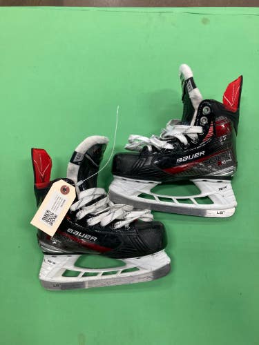 Used Youth Bauer Vapor X5 Pro Hockey Skates Regular Width 13.5