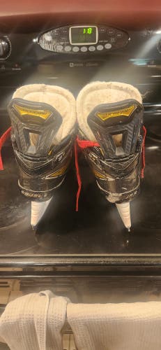 Used Youth Bauer Supreme 3S Pro Hockey Skates Regular Width Size 1.5