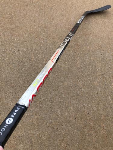 Used Intermediate Bauer Vapor Hyperlite Hockey Stick Right Handed P92