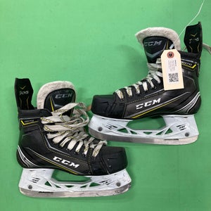 Used Intermediate CCM Tacks 9070 Hockey Skates Regular Width Size 4