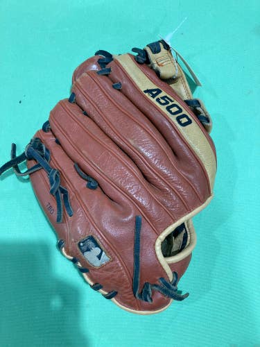 Used Wilson A500 Right Hand Throw Baseball Glove 11"