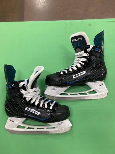 Used Intermediate Bauer XLP Hockey Skates Regular Width Size 5