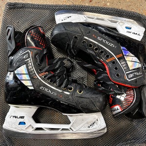 Used True HZRDUS 7X Hockey Skates | Size 3.5