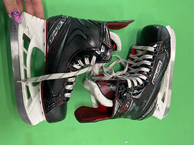 Used Intermediate Bauer Vapor X2.7 Hockey Skates Regular Width Size 4