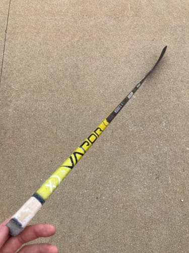 Used Pro Stock Bauer Vapor Hyperlite Right Hand P88 65 Flex Hockey Stick (MCKINLEY)