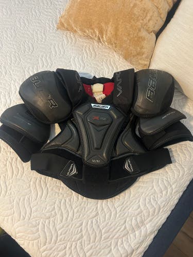 Bauer Vapor shoulder pads