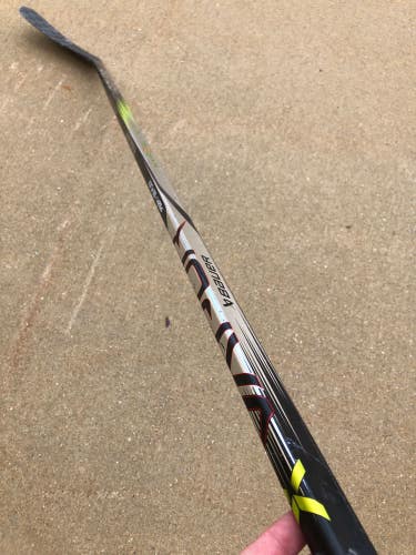 Used Intermediate Bauer Vapor Hyperlite 2 Hockey Stick Left Hand P92