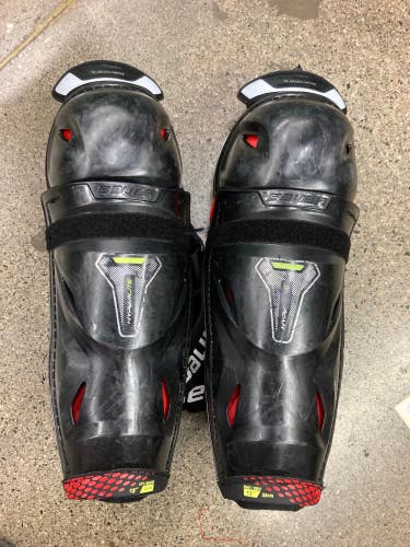 Used Intermediate Bauer Vapor Hyperlite Shin Pads 13"