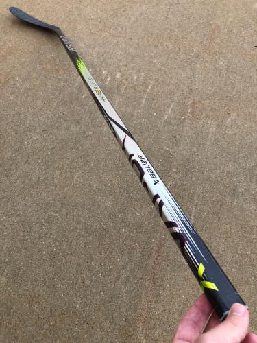 Used Intermediate Bauer Vapor Hyperlite 2 Hockey Stick Left Hand P28