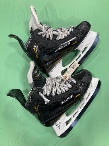 Used Intermediate Bauer Supreme M5 Pro Hockey Skates Size 5.5