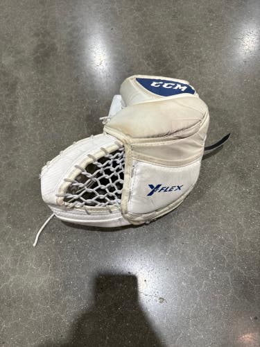 White Used Youth CCM Yflex Goalie Gloves & Blockers Regular