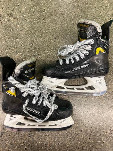 Used Junior Bauer Supreme 3S Pro Hockey Skates | Size 3