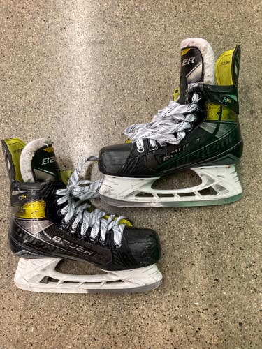 Used Senior Bauer Supreme 3S Hockey Skates | Size 6.5 Fit 2