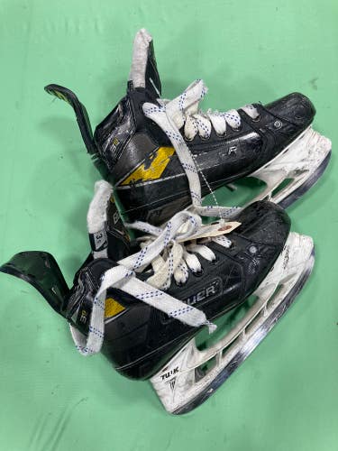 Used Junior Bauer Supreme 3S Pro Hockey Skates Regular Width Size 3.5