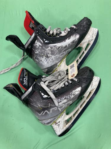 Used Intermediate Bauer Vapor Hyperlite Hockey Skates Regular Width Size 5