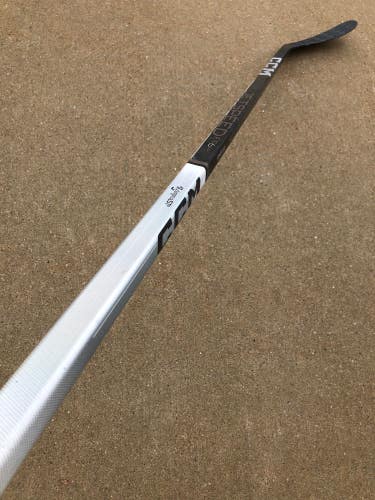 Used Pro Stock CCM Jetspeed FT6 Pro Right Hand P28 75 Flex Hockey Stick (FISHER 16)