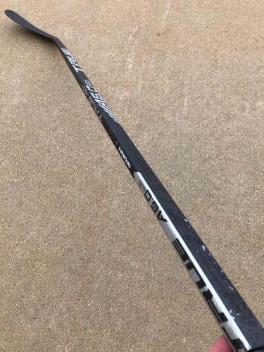 Used Pro Stock True A6.0 SBP Left Hand TC2.5 Hockey Stick 90 Flex Hockey Stick (JAKOB CHYCHRUN)