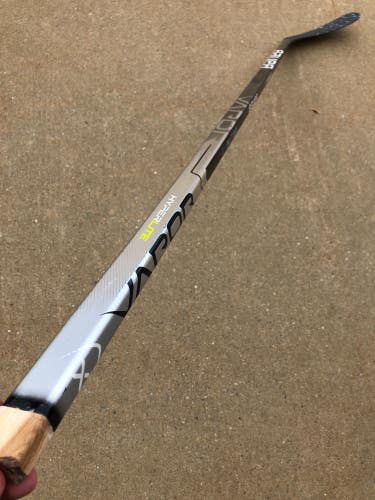 Used Senior Bauer Vapor Hyperlite Hockey Stick Right Handed P92