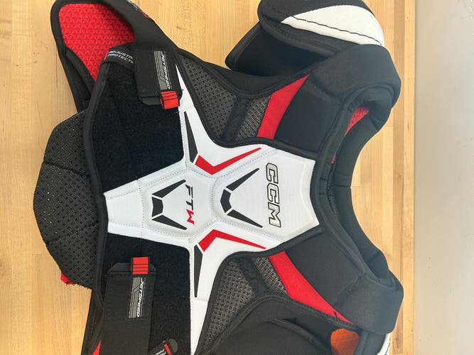 Used Intermediate CCM Jetspeed FTW Shoulder Pads