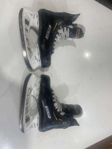 Used Intermediate Bauer Supreme 2S Pro Hockey Skates Extra Wide Width Size 4