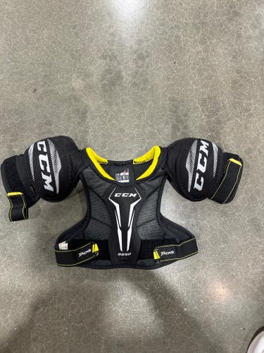 Used Small Junior CCM Tacks 9550 Shoulder Pads