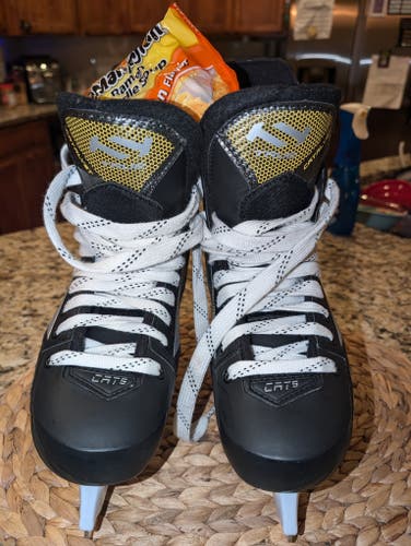 New Senior True Catalyst 5 Hockey Skates Regular Width 7.5