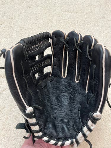 Wilson A500 RH Throw Glove 10.5" Coach Pitch