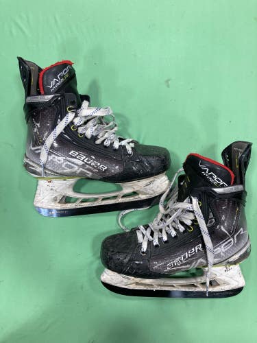 Used Intermediate Bauer Vapor Hyperlite Hockey Skates Regular Width Size 4