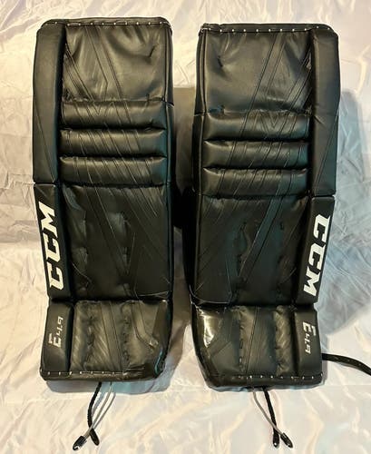 CCM  Extreme Flex E4.9 Goalie Leg Pads