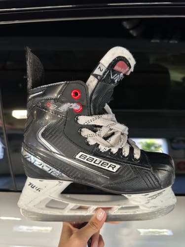 Used Bauer Vapor 3X Hockey Skates Size 3