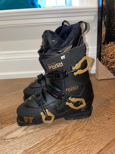 Size 9.5 Used Park Plush 4 Ski Boots