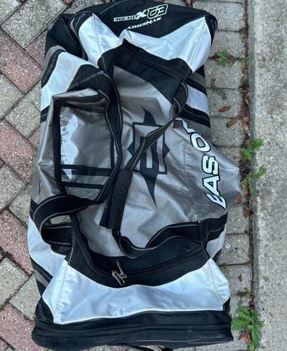 Easton Synergy EQ Hockey Bag - Wheeled Large Capacity Equipment Bag