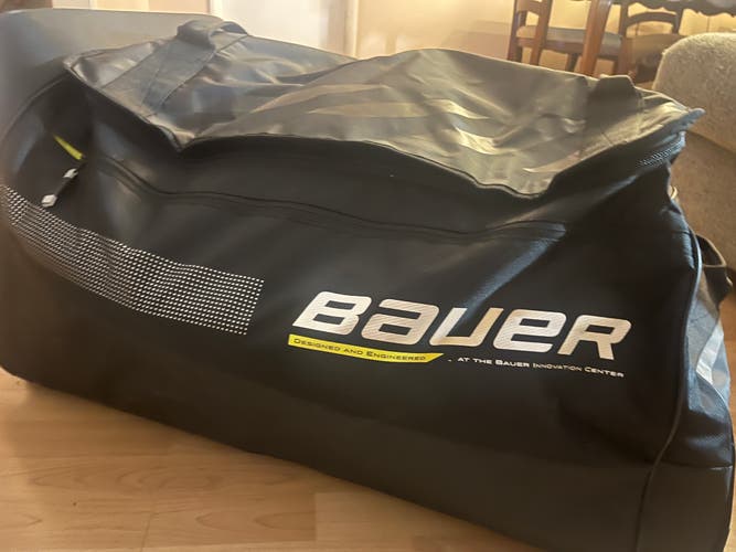 Brand New Bauer S21 Elite Wheel Bag (STILL HAS TAGS)