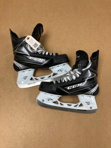 Used Intermediate CCM RibCor Silver Hockey Skates Regular Width Size 4.5