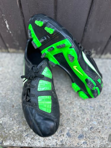 Nike T90 Soccer Cleats - Size 7 US - Green/Black - Classic, Good Condition