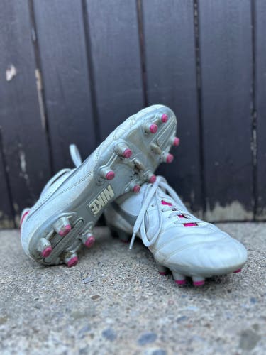 Nike Tiempo Legend IV Women's Soccer Cleats (Size 8.5) - Classic White and Pink