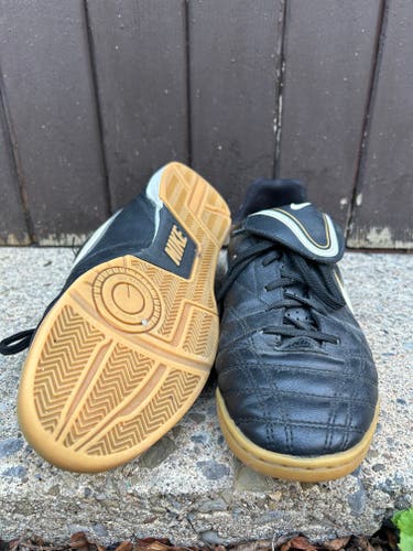 Nike Tiempo Legend Indoor Soccer Shoes – Black/Gold, Youth Size 5Y