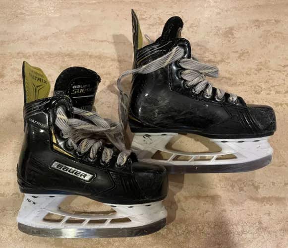 Used Bauer Supreme Matrix Hockey Skates Regular Width 10.5