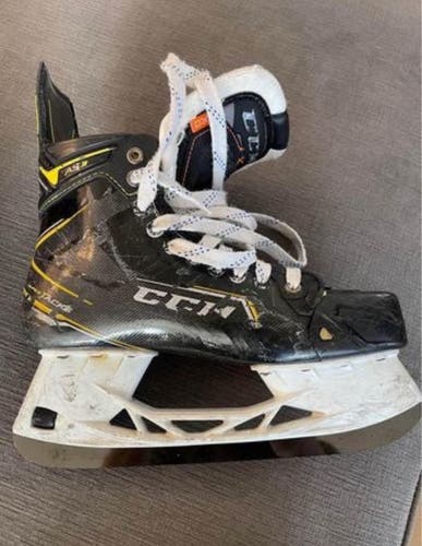 CCM Supertacks AS-3 size 9.5 Senior