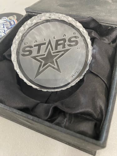 Dallas Stars crystal puck